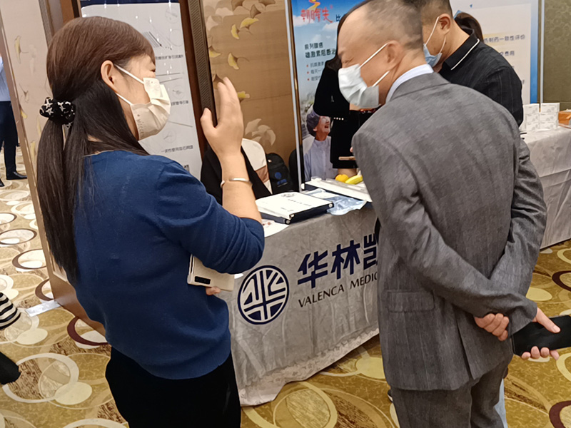 The chairman of the conference, Professor Dai Yingbo, visited the Hualinkai booth in person