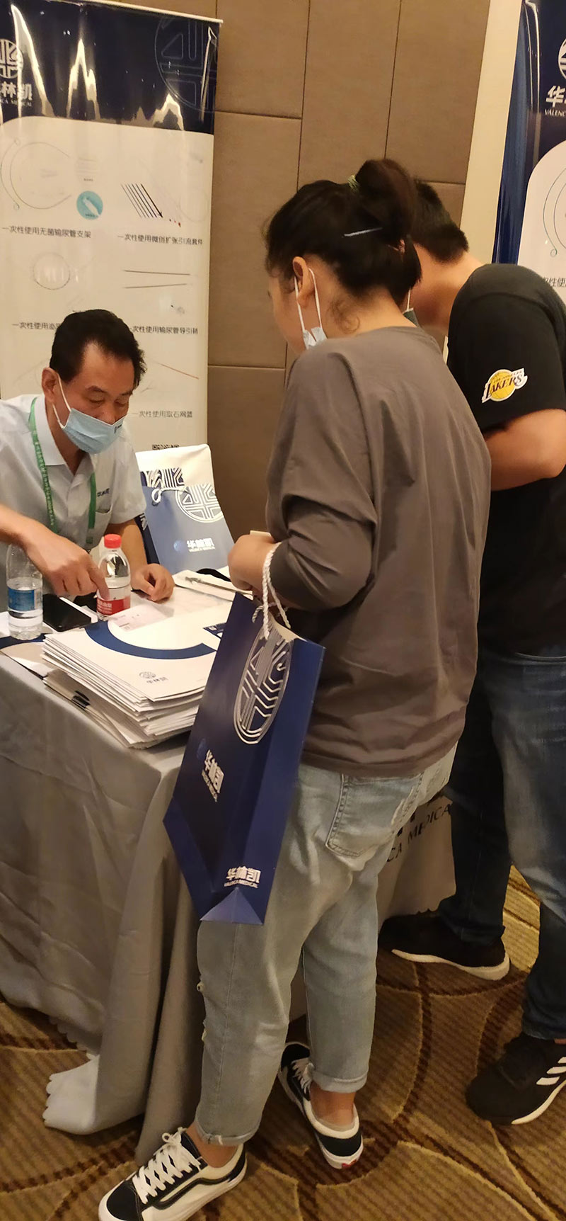 Mr. Zhang Valenca Medical introduced to the experts