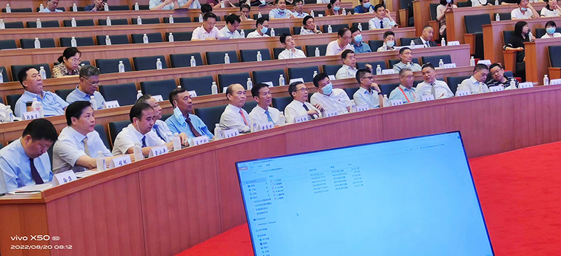 Participating well-known experts